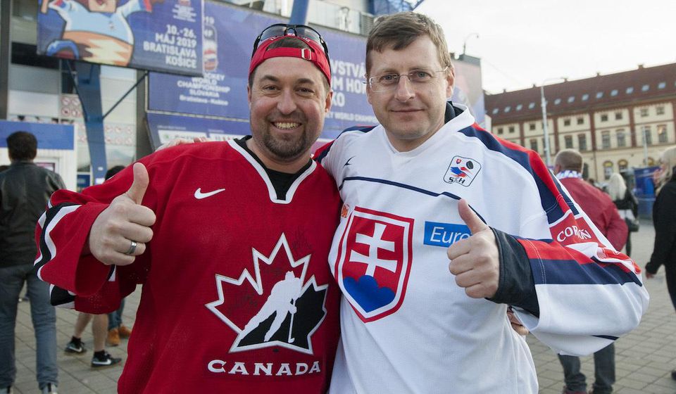 Kanadský a slovenský fanúšik.