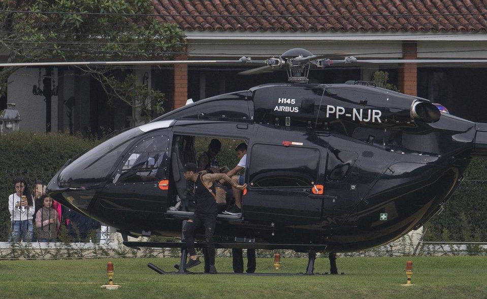 Neymar priniesol na tréning spoluhráčov vrtulníkom.