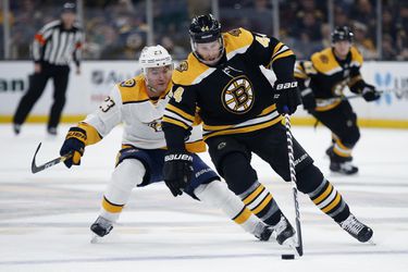 Boston Bruins si udržal obrancu Stevena Kampfera, podpísal dvojročný kontrakt