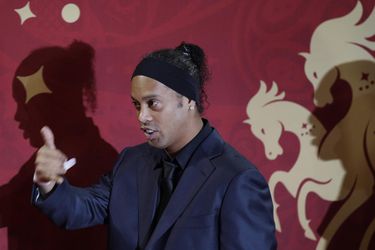 Ronaldinho nemôže vycestovať z Brazílie, súd potvrdil zadržanie jeho pasu