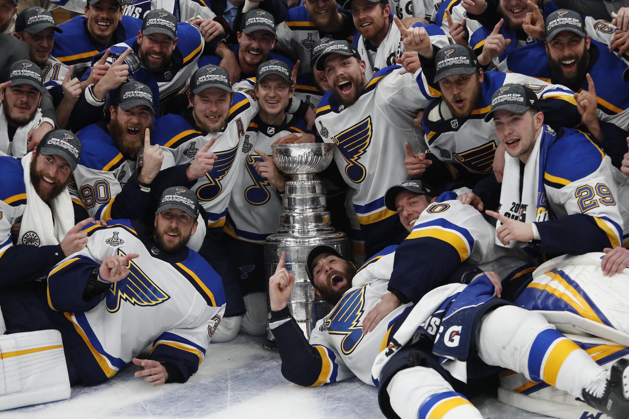 Hokejisti St. Louis sa tešia z historického víťazstva Stanley Cupu