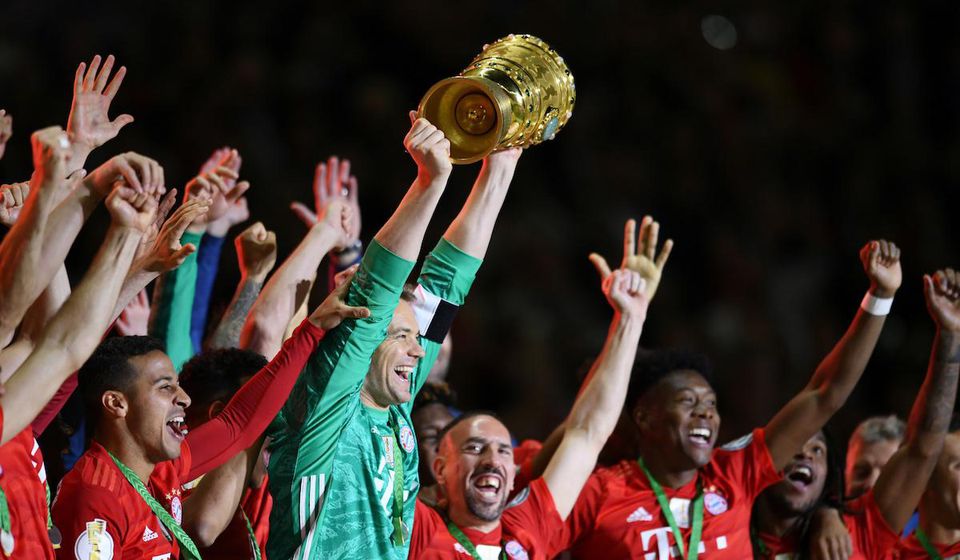Futbalisti Bayernu Mníchov oslavujú zisk Nemeckého pohára
