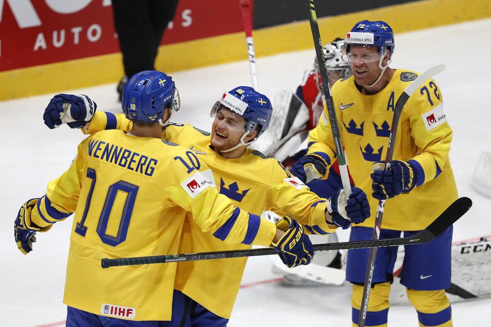 Radosť hokejistov Švédska.
