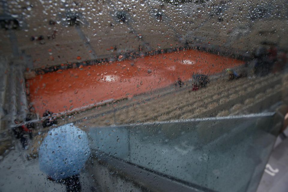 Dážď prerušil zápasy na Roland Garros