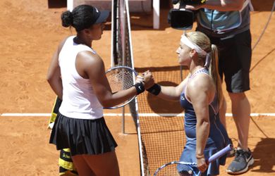 WTA Madrid: Cibulková skončila, ďalej ide Kužmová, drámu zvládla Schmiedlová