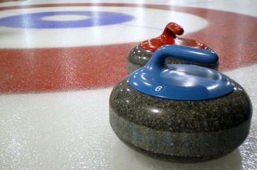 Curling cerveny a modry cajnik teda kamen ilust