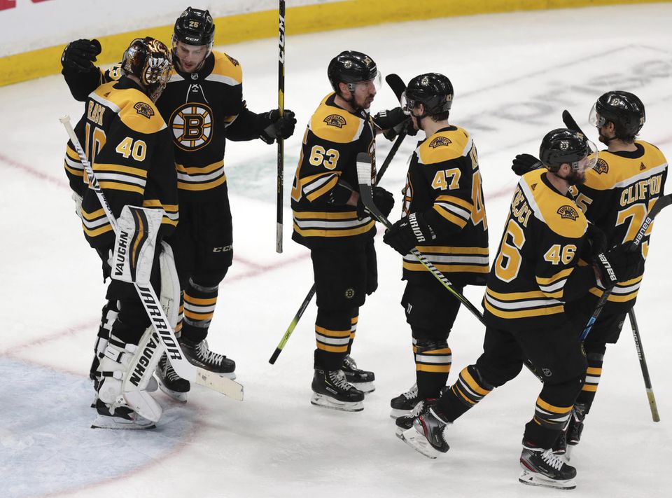 Radosť hráčov Bostonu Bruins.
