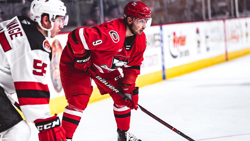 Slovenský hokejista Tomáš Jurčo v drese Charlotte Checkers.