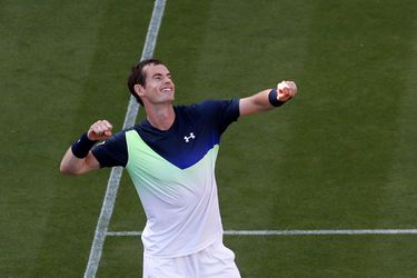 Andy Murray zaznamenal víťazný návrat na kurty