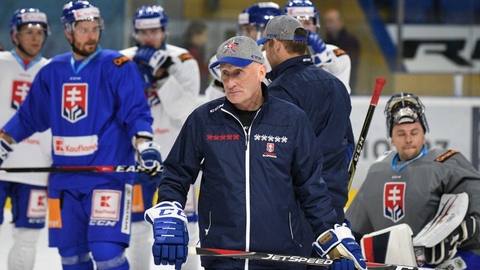 Tréner slovenskej hokejovej reprezentácie Craig Ramsay (uprostred) počas prípravy slovenskej hokejovej reprezentácie na májové 83. majstrovstvá sveta (MS) 2019 v ľadovom hokeji.