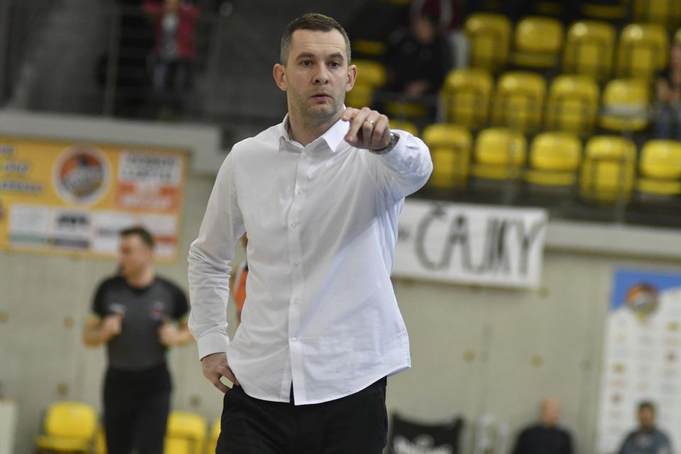 Basketbalový tréner Juraj Suja.