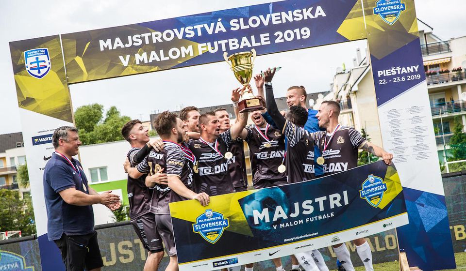 Radosť hráčov Prešov z titulu majstrov Slovenska za rok 2019.