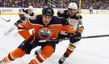 Zaujímavá výmena v NHL, kanadskí rivali si vymenili trápiace sa hviezdy