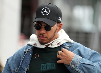 Hamilton je zdrvený úmrtím Nikiho Laudu, vynechal aj tlačovú konferenciu