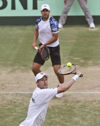 Wimbledon: Zelenay s Molčanovom vypadli v 1. kole štvorhry s Bryanovcami