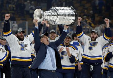 St. Louis Blues vyhodilo trénera, ktorý ho doviedol k zisku Stanley Cupu