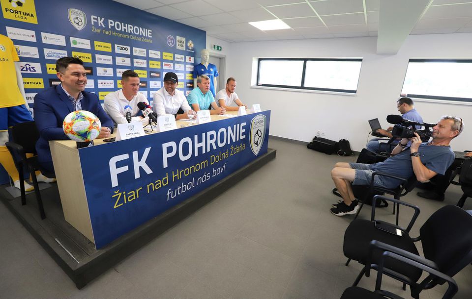 FK Pohronie.