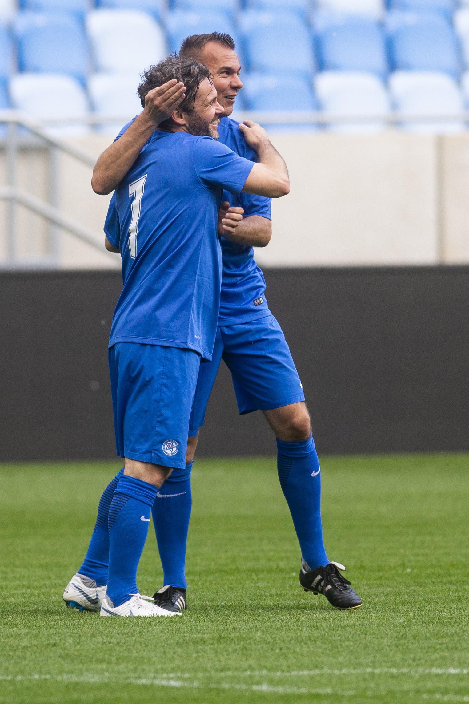 Karol Kisel a Szilárd Németh sa radujú z gólu v spomienkovom zápase.
