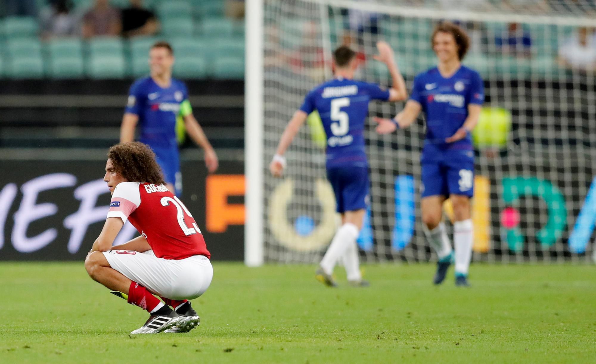 Smutný Matteo Guendouzi (Arsenal FC) po prehre vo fináel EL s Chelsea.