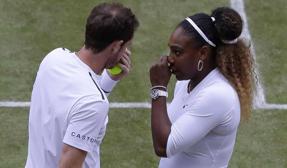 Andy Murray a Serena Williamsová počas zmiešanej štvorhry.
