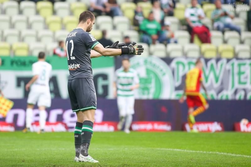 Slovenský futbalový brankár Dušan Kuciak v drese poľskej Lechie Gdaňsk.