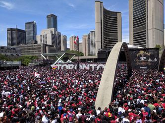 Toronto je hore nohami. Milión ľudí oslavuje triumf Raptors v NBA