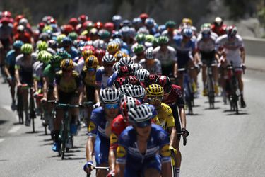 Jazdci na Tour de France boli očipovaní. Nezasahujeme do pretekov, upozorňuje firma