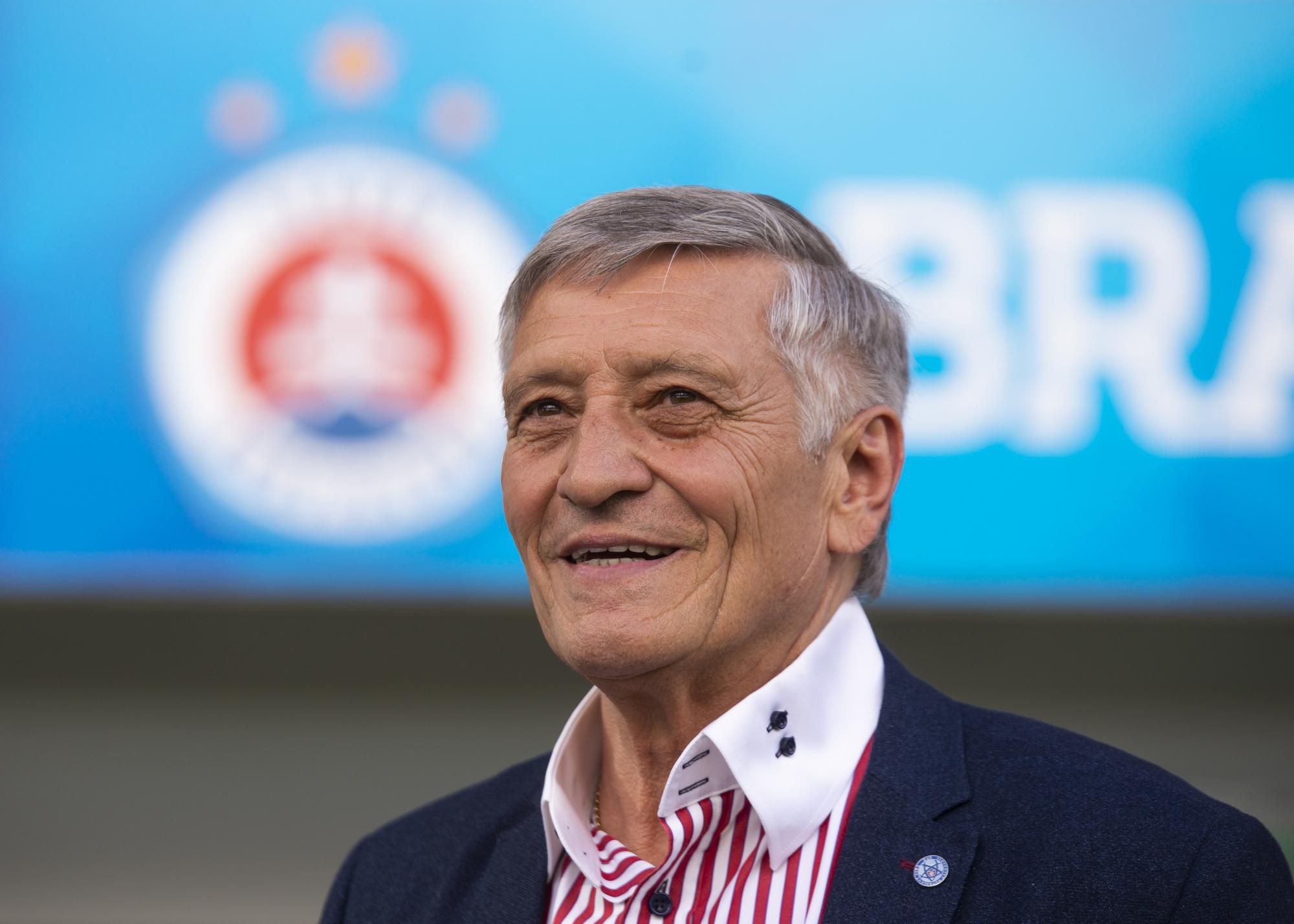 Bývalý reprezentačný tréner a futbalista Dušan Radolský počas výročného zápasu.