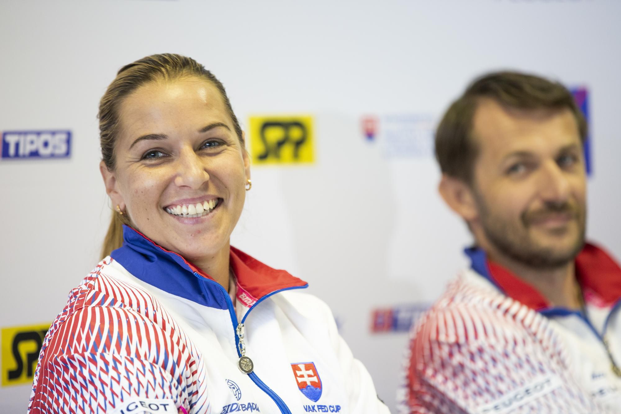 Slovenská tenistka Dominika Cibulková a nehrajúci kapitán tímu Slovenska Matej Lipták.