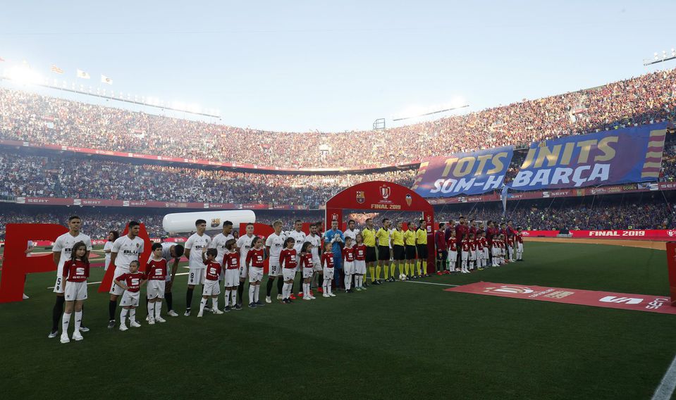 Začiatok finále Copa del Rey medzi Valenciou a Barcelonou