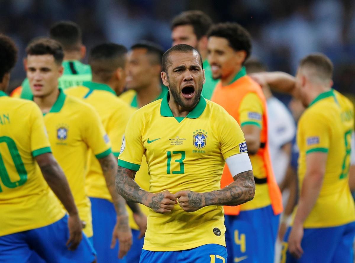 Brazílsky obranca Dani Alves.