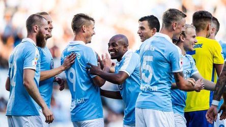 Futbalisti Malmö oslavujú svoj rekordný titul, získali ho v poslednom kole ligy