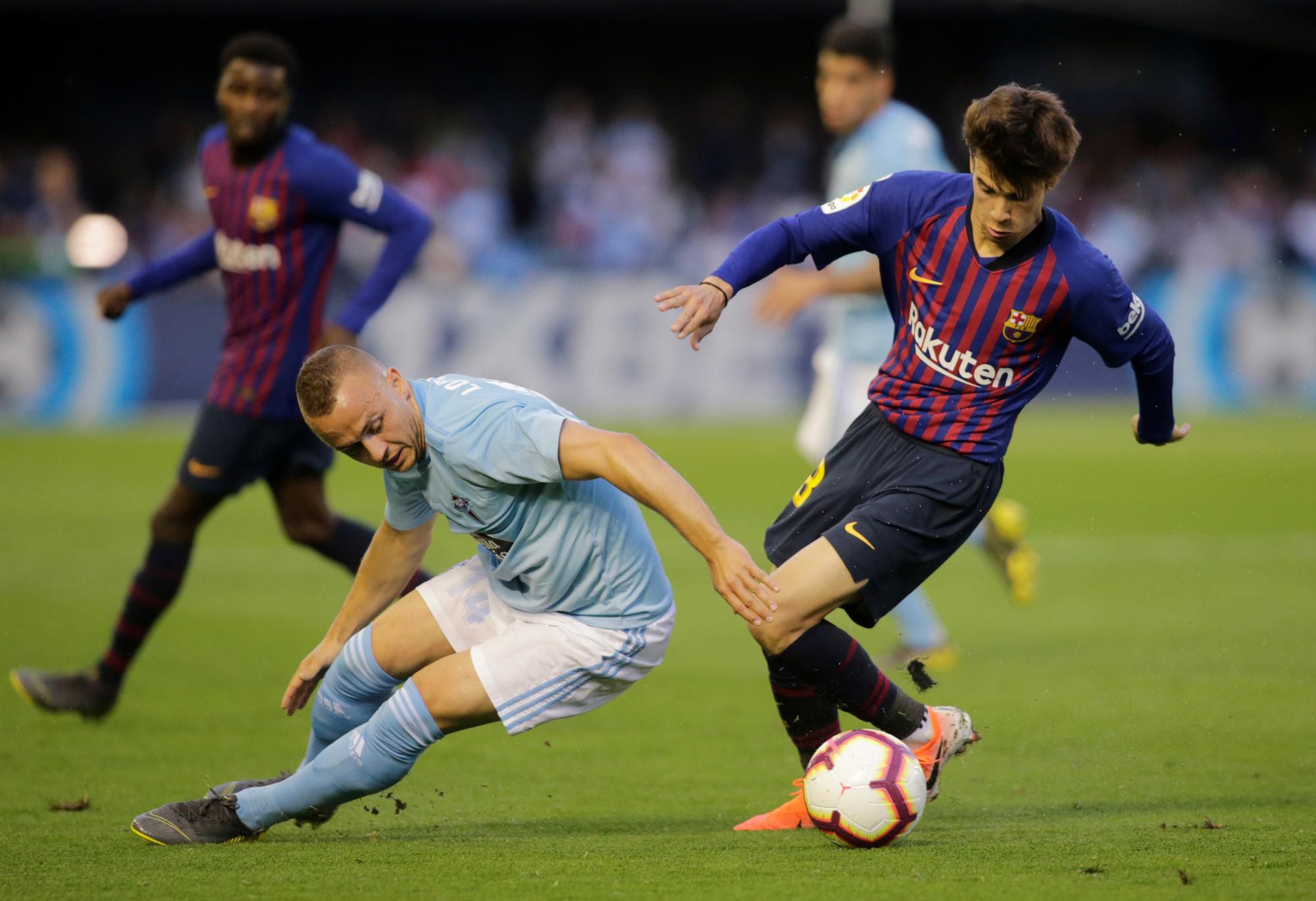 Stansilav Lobotka (Celta Vigo) vs Ricard Puig (FC Barcelona)