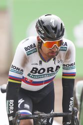 AGR: Peter Sagan preteky nedokončil, famózny záver Van der Poela