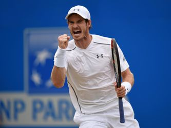 Britského tenistu Andyho Murrayho oficiálne pasovali do rytierskeho stavu