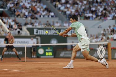 Roland Garros: Alcaraz zmietol z kurtu Tsitsipasa a v semifinále vyzve Djokoviča