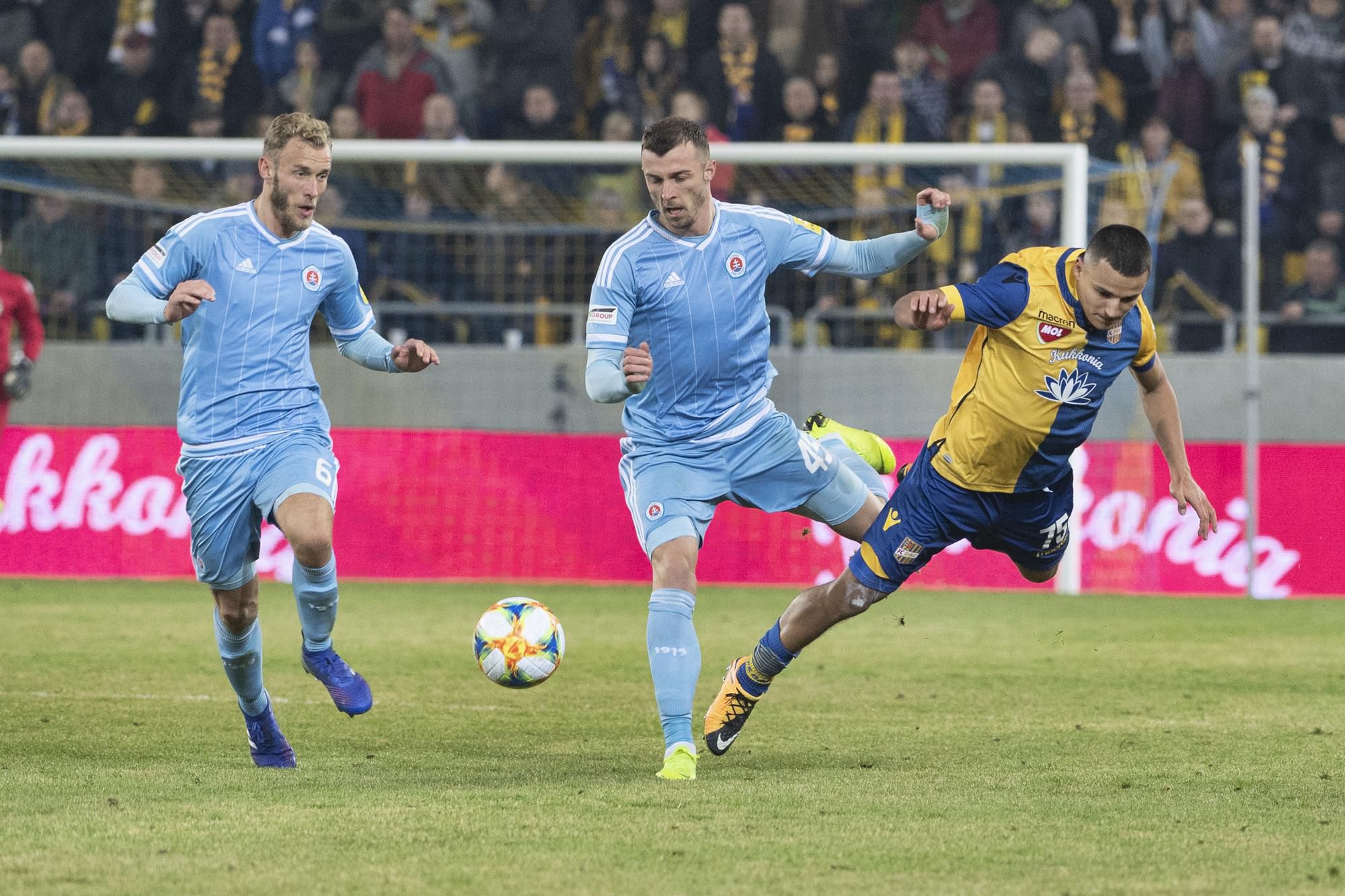 Joeri De Kamps, Alexander Čavrič (obaja Slovan) a Maksym Tretiakov (DAC)