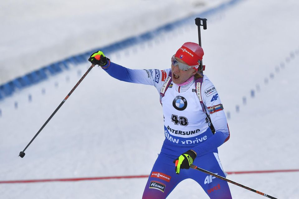 Slovenská biatlonistka Anastasia Kuzminová sa teší v cieli pretekov.