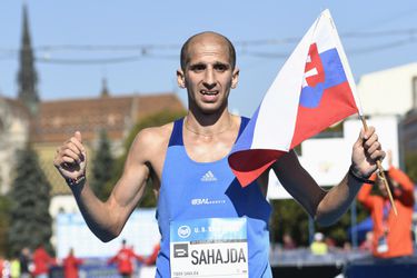 Sahajda obhájil titul na 10 km, Valovej premiérové slovenské zlato