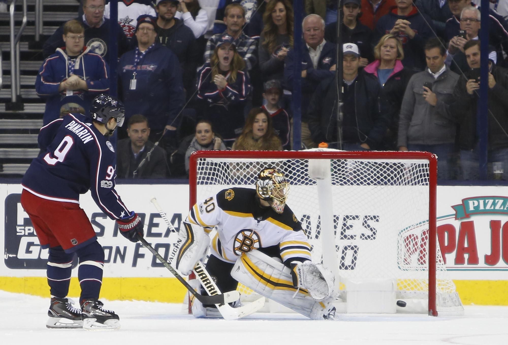 Artemij Panarin strieľa gól Bostonu