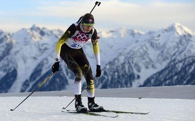 Anastasia Kuzminová na 15 km bez medaily, zlatá opäť Domračevová