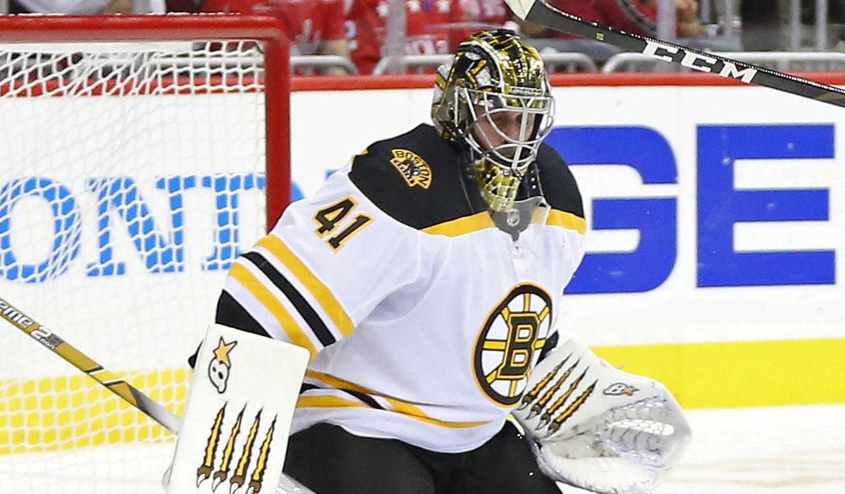 Jaroslav Halák vo svojom prvom súťažnom zápase v drese Bostonu Bruins.