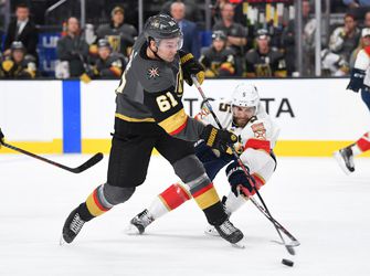 NHL: Mark Stone podpísal s Vegas zmluvu na osem rokov