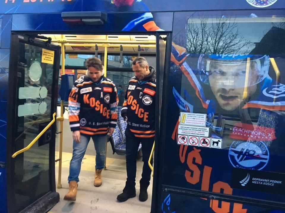 Ladislav Nagy a Gabriel Spillar vypravil nový autobus s polepom HK Košice.