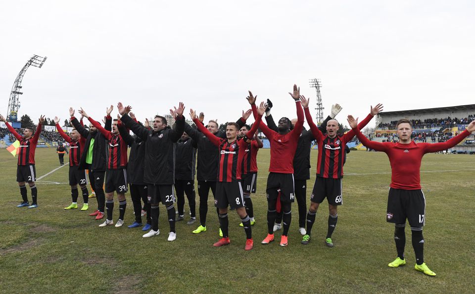 Futbalisti Spartaka Trnava oslavujú postup