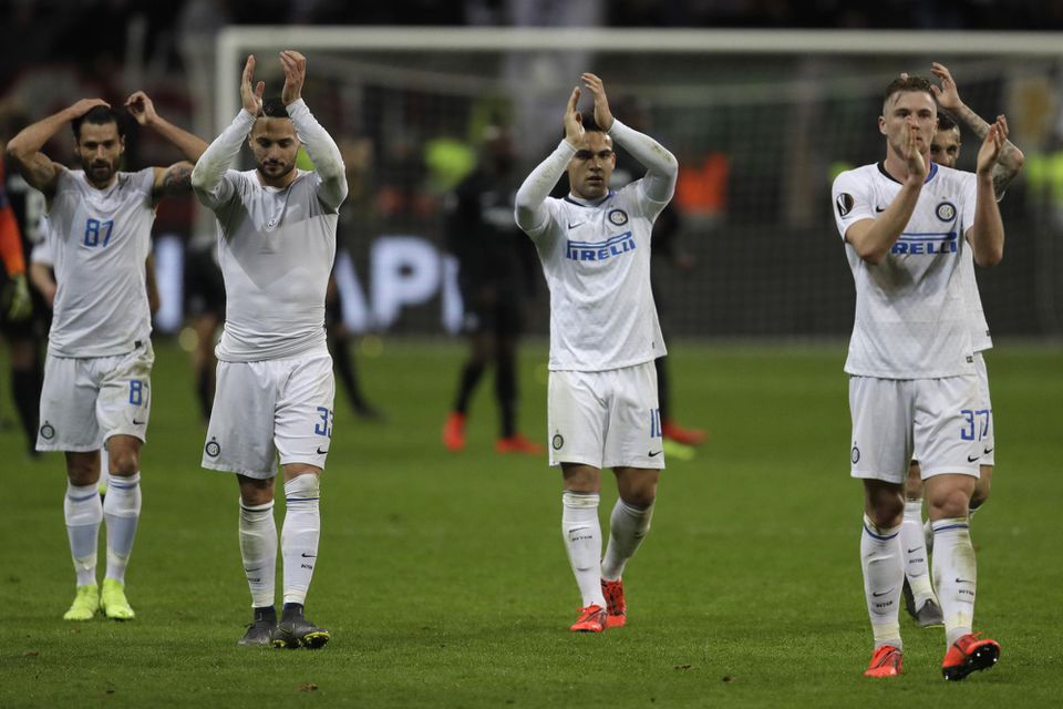 Milan Škriniar so spoluhráčmi z Interu Miláno