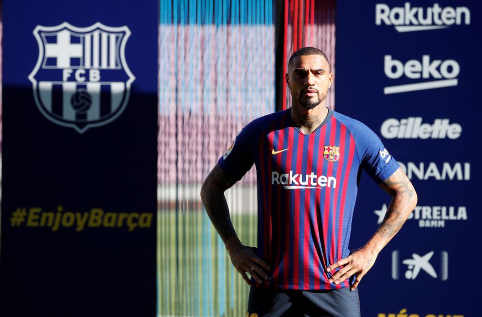 Ghanský futbalista Kevin-Prince Boateng nečakane zamieril na hosťovanie do FC Barcelona.
