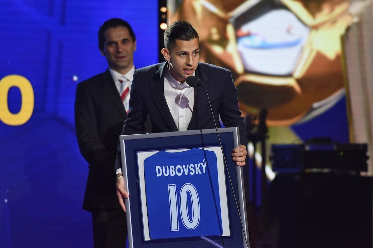 Slovenský futbalista Dávid Hancko získal cenu Petra Dubovského pre najlepšieho futbalistu do 21 rokov.