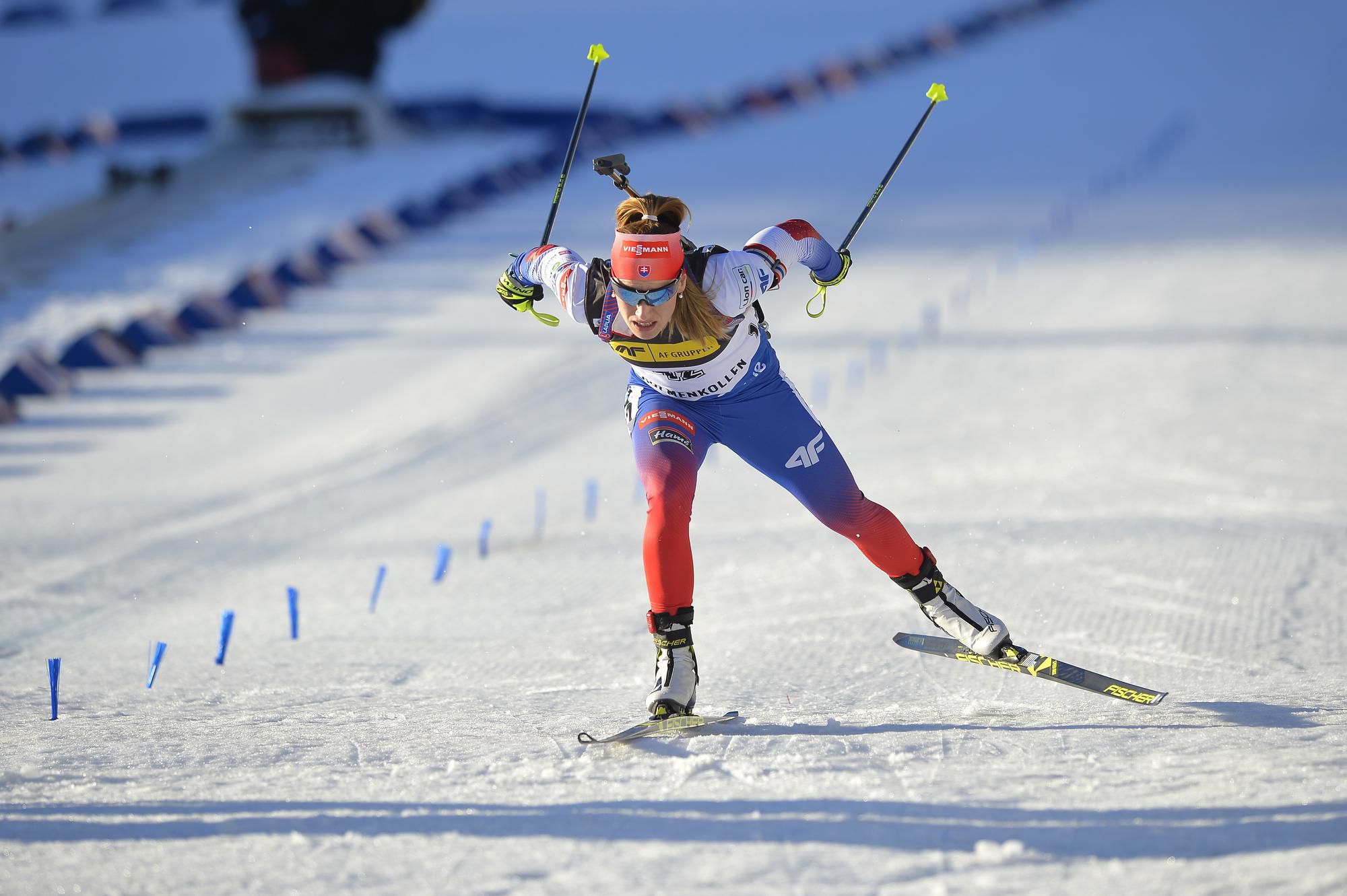 Slovenská biatlonistka Paulína Fialková pred cieľom šprintu žien na 7,5 km.