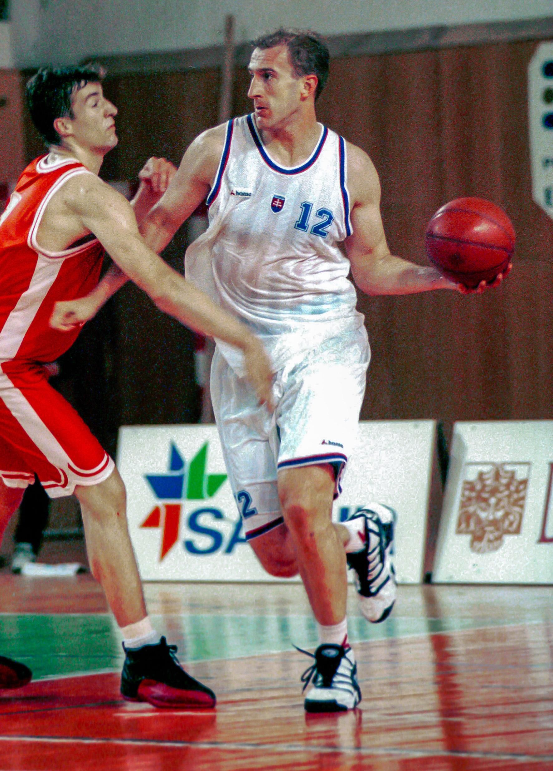 Richard Petruška reprezentoval aj Slovensko, naposledy v roku 2000.